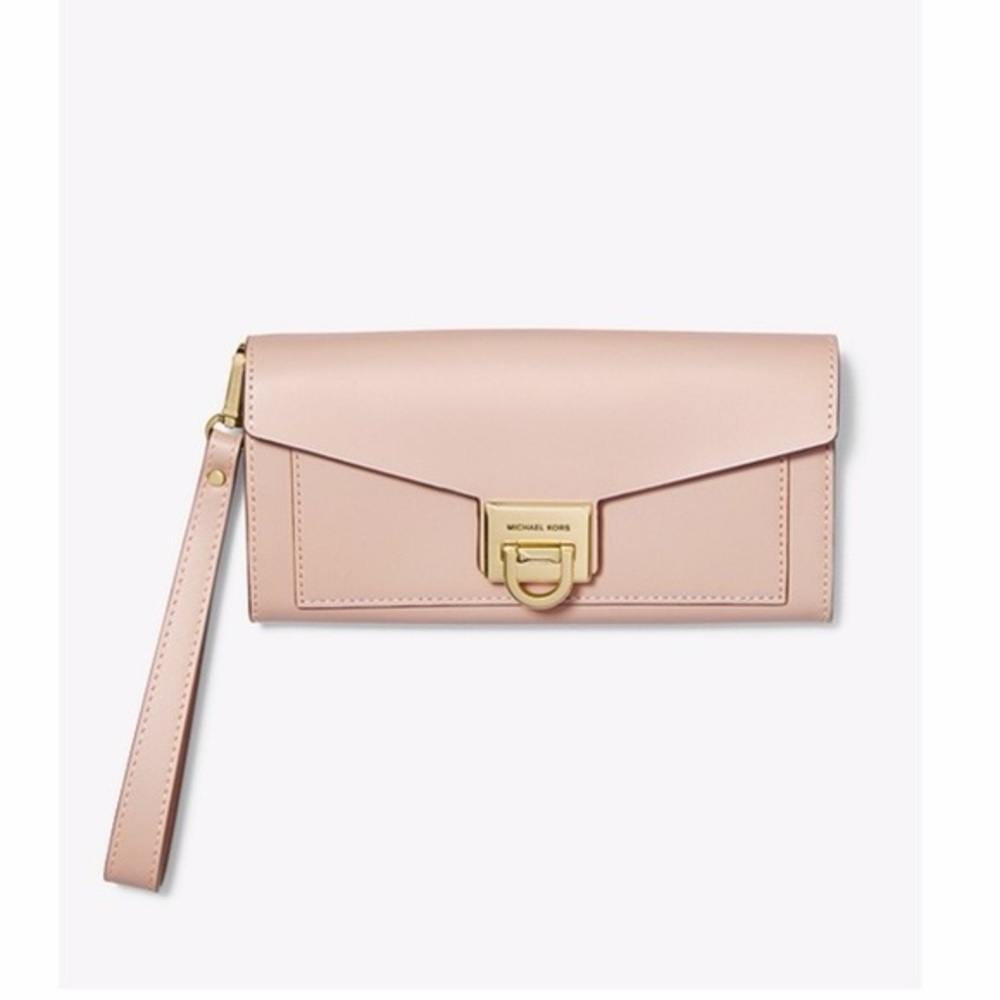 🩷 MICHAEL KORS 🩷 Blush Pink Clutch with Gold Accents